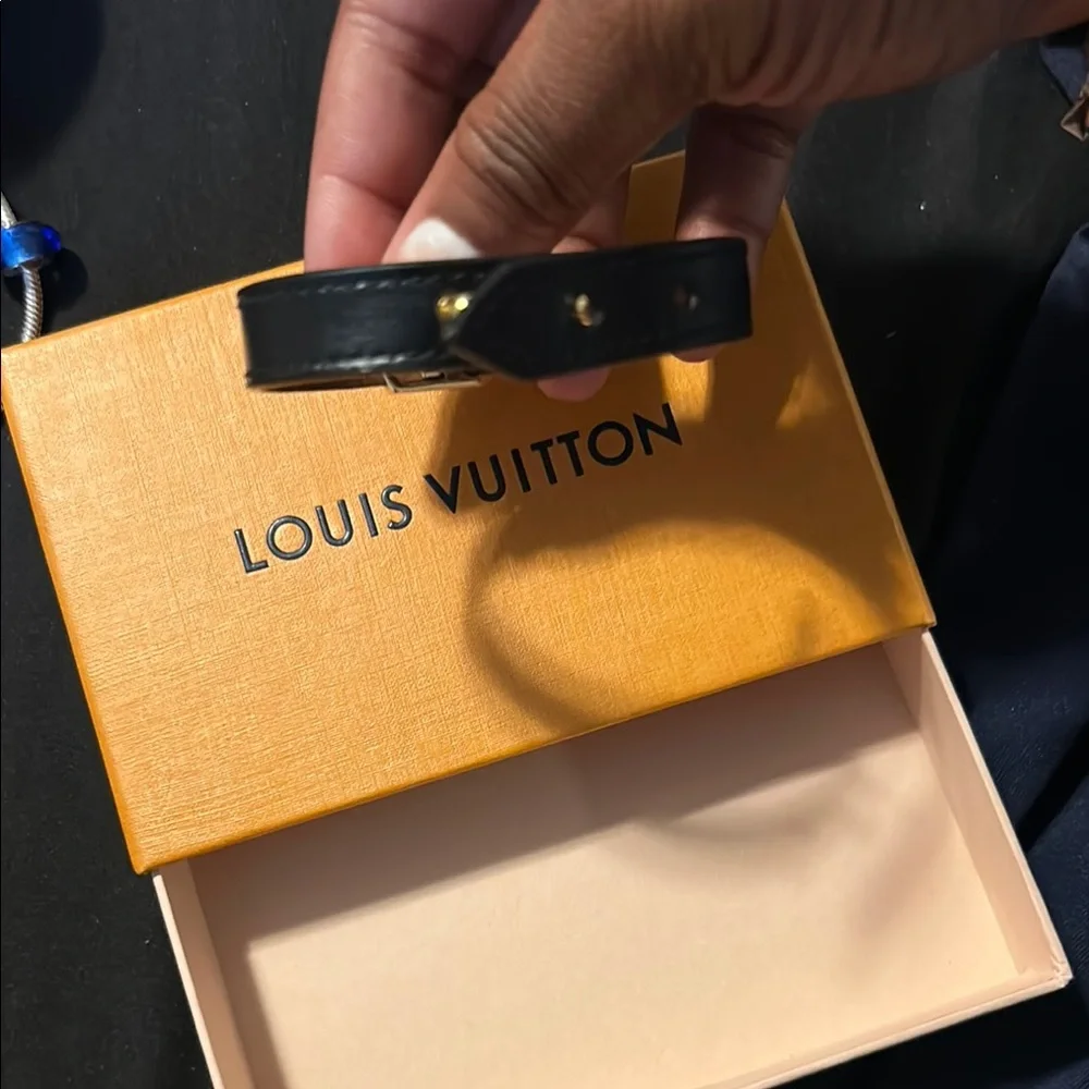 Louis Vuitton Black Leather Bracelet - Picture 3 of 9